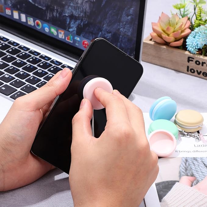 4pcs Macaron Screen Cleaner Set：Macaron Phone Cleaning Wipes，Mobile Phone Screen Cleaner - Soft Brush and Wipe for Telephone, Tablets, and Eyeglasses, Cute Lanyard Design for Easy Carrying