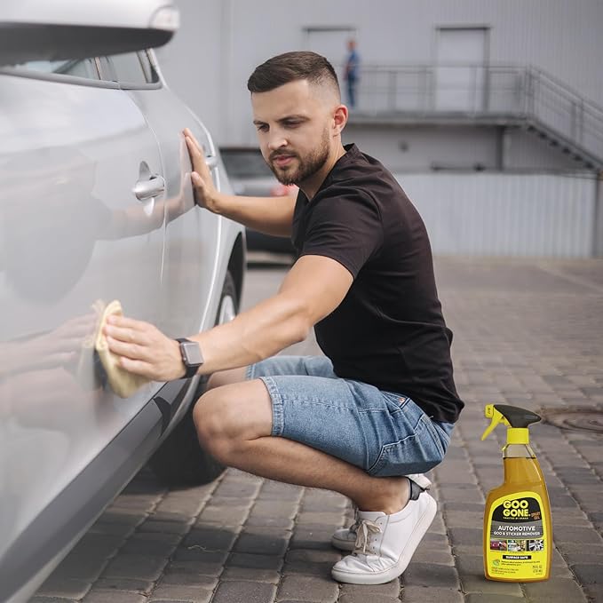 Goo Gone Automotive Adhesive Remover, Goo & Grime Cleaner for Bumper Stickers, Decals, Tree Sap, Brake Dust, Bird Droppings, Gum, Spray Paint, Asphalt, 24 oz with MicroFiber Buffing Towel